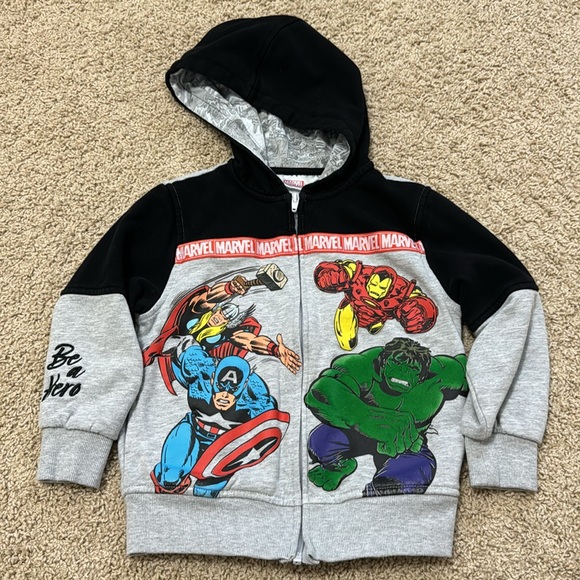 Avengers hoodie & tshirt bundle, gray white 🩶🤍, boys size 5/5T - Picture 2 of 5